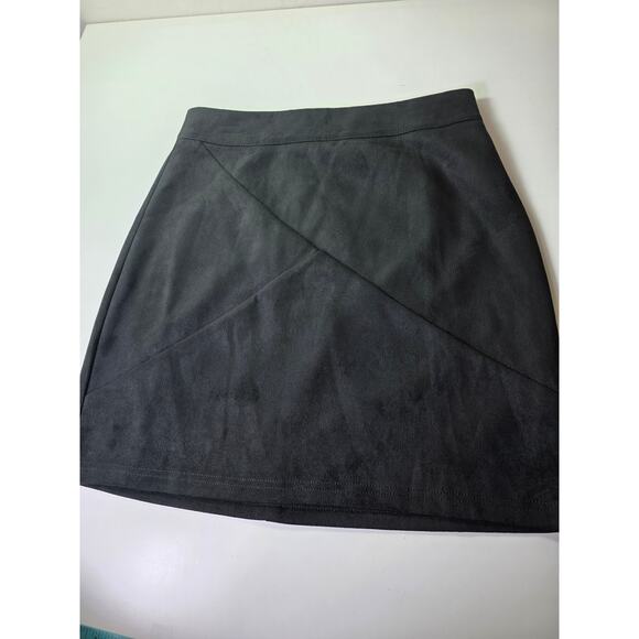 MANGOPOP Black New Faux Suede Hi-Waist Criss Cross Form Fitting Skirt SZ S - NWT - Picture 3 of 8
